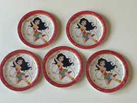 Amscan 192937176801 40 New Wonder Woman 9 Inch Paper Plates 5 - 8 Count Packs Young Dc Comics
