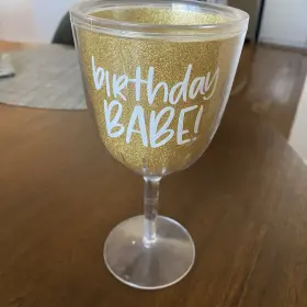 350563 Amscan Birthday Babe Glitter 12 Oz Plastic Wine Goblet Party Supplies