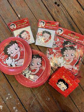 Bright Ideas Unlimited Bb435 Betty Boop Party Set Plates Invitations Banner Bags