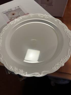 Dayammi Dyla01-60mi 60ct Ivory 7.5in Plastic Disposable Dessert Plates For Party