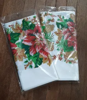 34982 Dayton Hudson Vtg Target Plastic Tablecover Christmas Poinsettia 54 Inch 96 Usa
