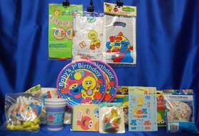 Designware 076526102450 Sesame Street # 18 1st Birthd Napkins Plates Tablecover Candle Garland Growth Ch