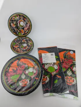 722873 Disney Halloween Villians Party Supplies 10 Inch 7 Paper Plates Tablecloth Lot