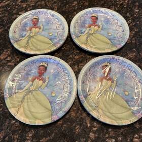 Hallmark 1pl2467 Princess And The Frog 32 Dessert Plates 6 3/4 Inch Dia. . - Party Supplies