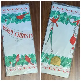 Xta42-2172 Hallmark Vintage Christmas Santa Holly And Cardinals Paper Table Cover 60 Inch X 102