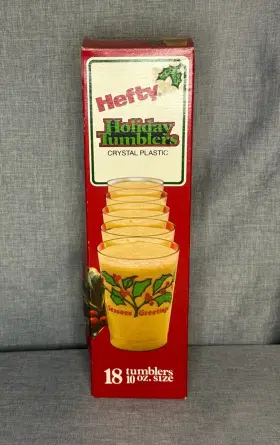 537-1520 Hefty Vtg Nos Holiday Tumblers Crystal Plastic Seasons Greetings Cup All Present