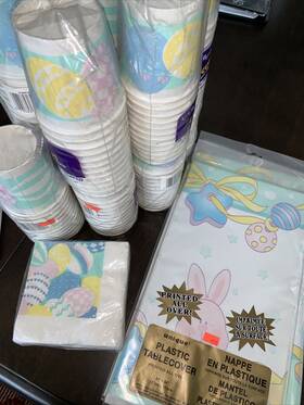 Party 073525314013 Lot Of 16 Easter Supplies Hot Cold Cups Napkins Table Clothes
