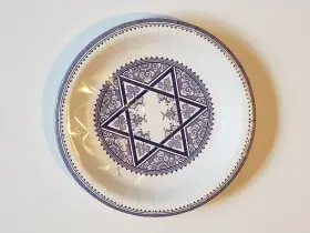 Spode 313031636637 Judaica Hanukkah Plates - 8 Coated Paper Lunch/dessert 7.75 Inch