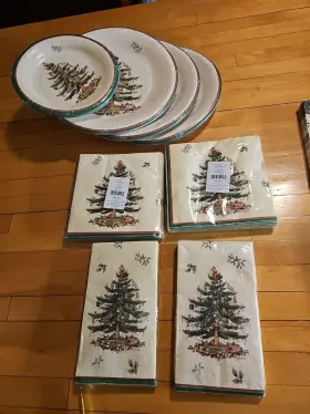 Spode By C. R. Gibson 082272603257 Coated Paper Dinner Plates Christmas Tree 10 1/2 Inch &7 3/ Lot Napkins