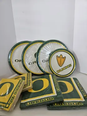 University Of Oregon Ducks 039938102975 Party Paper Plates And Napkins. Official Licensed. Lot 8. U O