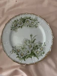 Royal Crown Daisy Bouquet Salad/pie Plate 4 Pieces Used. Price: $59.99.