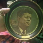John Fitzgerald Kennedy Collector Plate Green Gold American Presidential Round Used. Price: $100.00.