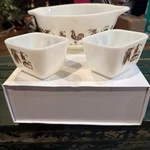 Pyrex Early American 2.5 Qt Cinderella Pouring & Two Fridge Bowls Used. Price: $35.60.
