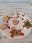 Distrib.by "greenbrier International Inc" 7 3/4" Round Gingerbread Cookies Plate Used. Price: $6.99.