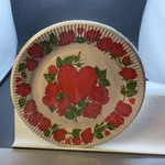 Valentines American Greetings Plastic Coated Paper Plates Roses Heart 3PK New. Price: $18.99.
